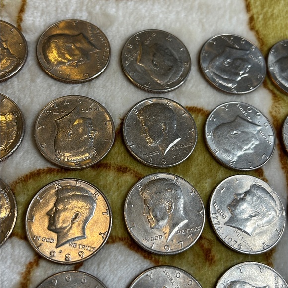 Large Estate Sale Kennedy Half Dollar Coin Collection - Picture 10 of 11